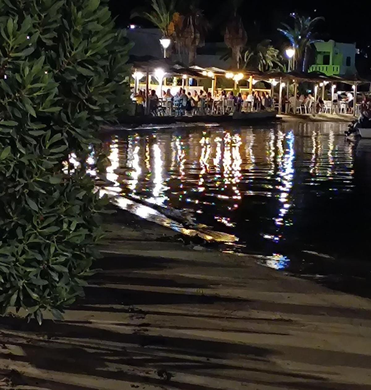 Naias Otel Livadi  Dış mekan fotoğraf